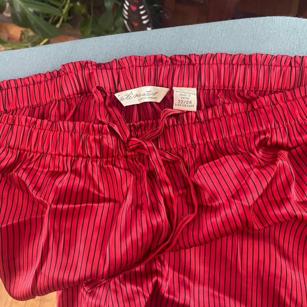 LIKE NEW~ LANE BRYANT red with black pinstripes wide leg lounge pants~ PAJAMA